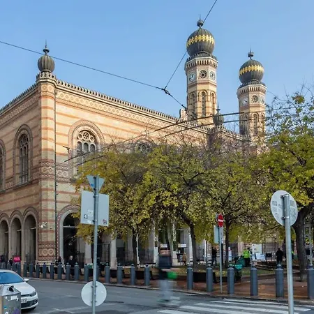 Ultra New * Budapeste