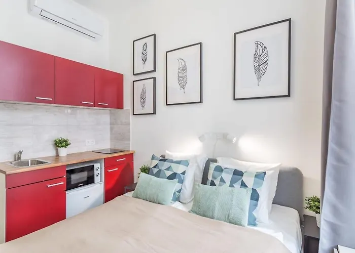 Ultra New * Budapesta